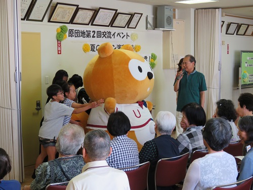 Pontaの登場に興味津々の子どもたちの写真