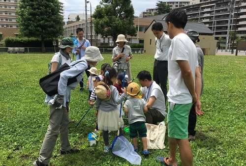 住民参加型イベント「緑の観察会」の様子の写真