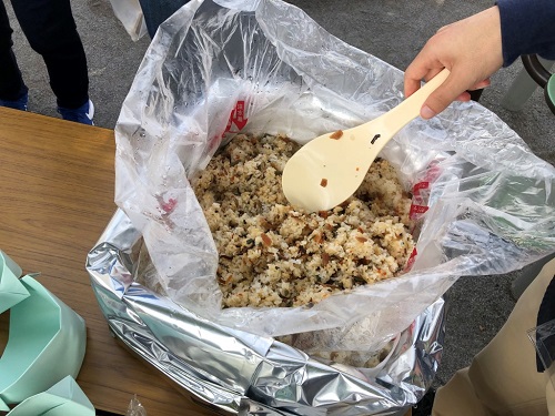 非常食のアルファ米炊き込みご飯の写真