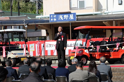 祝辞を述べるＵＲストック事業推進部長の山田秀之の写真