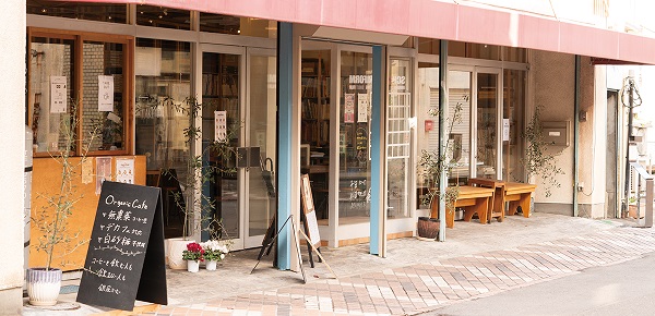 銀座通り沿いの板屋ビルヂングの中にあるkanuma commons。以前に1階で営業していた2店舗は、独立して今はまちなかで営業している。