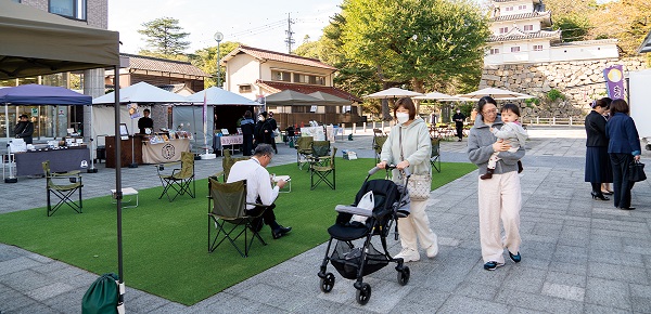 2024年10月16日～11月15日に開催された「ふらっと大門・丸之内＠お城前公園」。