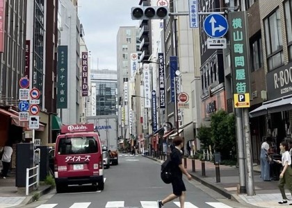 現在の横山町大通りの様子