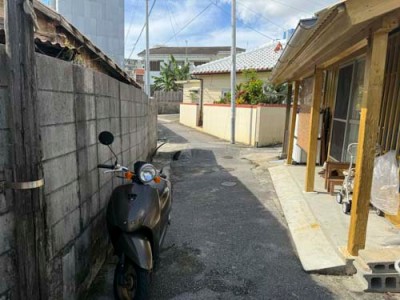 識名Ⅲ地区の路地の様子