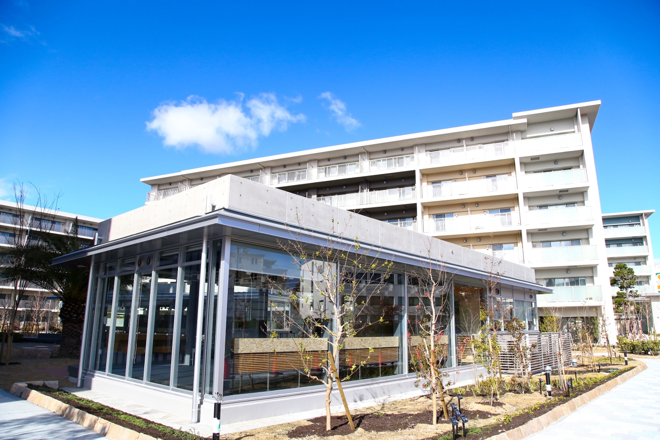 浜甲子園なぎさ街外観