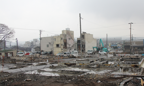 糸魚川駅と日本海の間に広がる被災エリアの写真