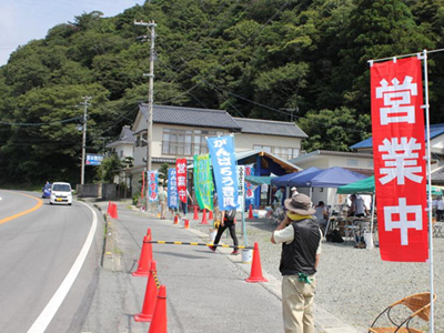 写真：日曜市の様子1