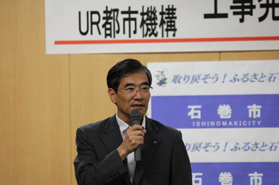 写真:挨拶する松田復興支援統括役