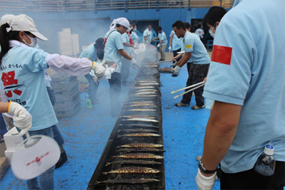 写真：おながわさんま収穫祭2013の様子1