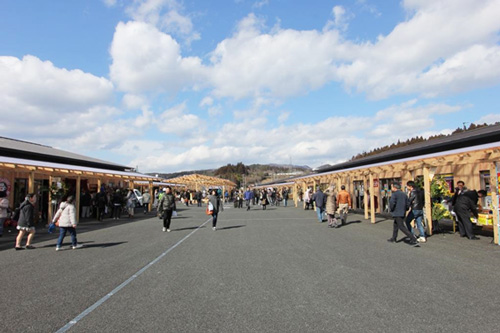 「さんさんの日」にオープンした南三陸志津川さんさん商店街