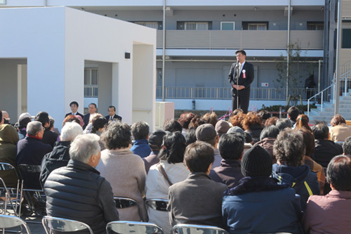 挨拶する須田女川町長