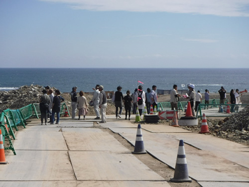 この高台エリアからは、海水浴場で賑わった薄磯の海を見ることができます