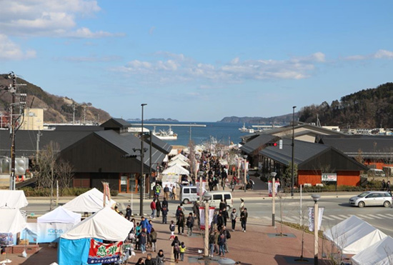 今年は昨年に開業した女川駅前商業エリアのまちなか全体を使った初の開催となりました。