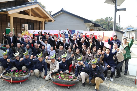 写真：寒風沢島でも集合写真を撮影しました