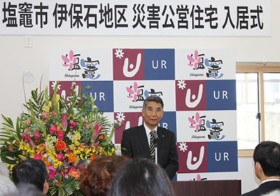 写真:挨拶をされる佐藤市長
