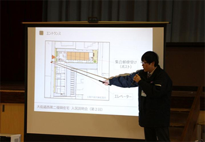 写真：説明するＵＲ職員