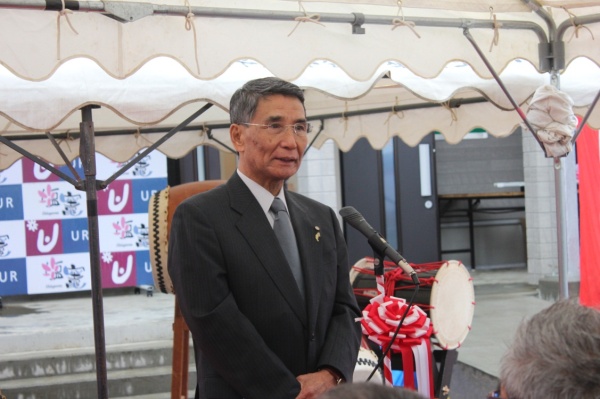 写真：挨拶される佐藤市長