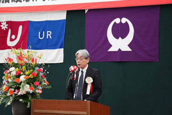 あいさつをするＵＲ渡部復興支援統括役