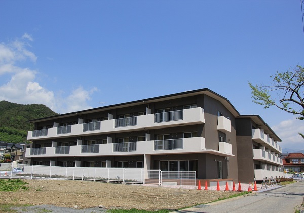 写真：川原地区住宅の外観（南東側から）