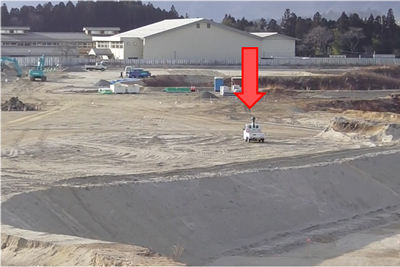 写真:高田地区の高台を走行して撮影中