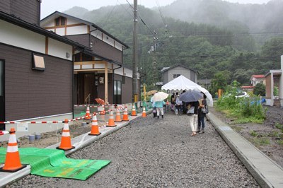 写真：見学の様子