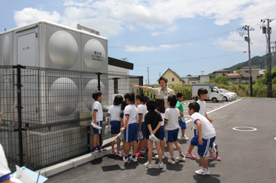 写真：見学の様子4