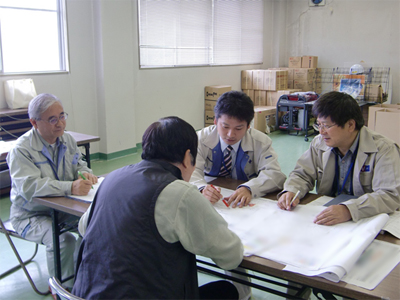 写真:仮換地計画を説明する様子