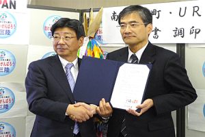 左から、佐藤南三陸町長、当機構理事松田（当時）