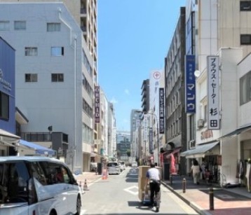 現在の横山町大通り（令和７年）の写真