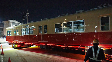 3月4日の午前3時、「赤胴車」移設の様子3