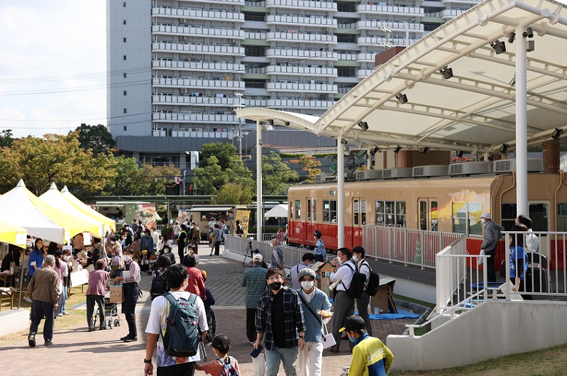 令和４年１０月に開催された赤胴車マルシェの様子