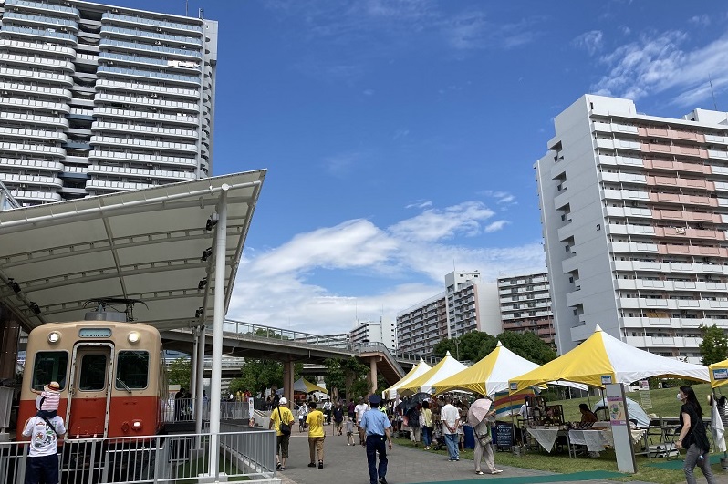 令和４年７月に開催された赤胴車マルシェの様子