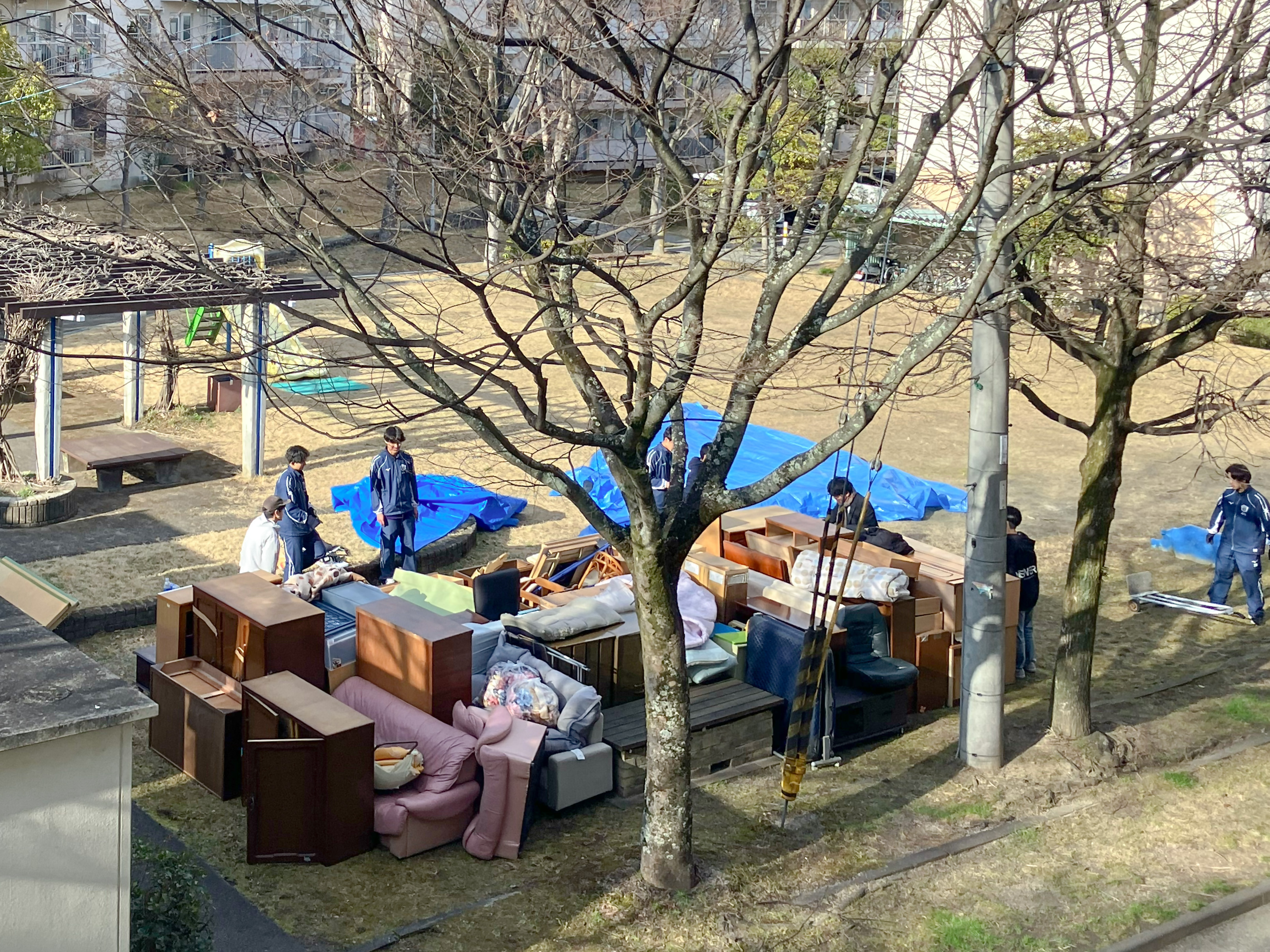 たくさんの回収物が集積されているようす