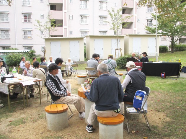 写真：逆瀬川団地－秋のイベント集いの風景