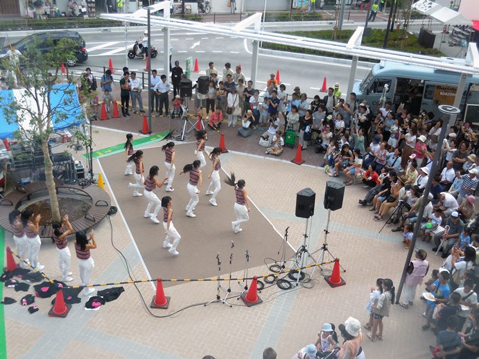 写真:千里山まちびらきイベントステージ