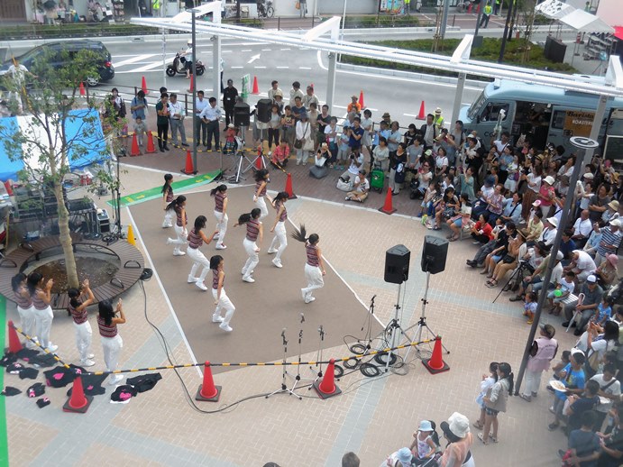 写真：千里山まちびらきイベントステージ