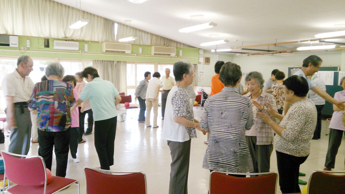 写真２：介護予防講座・自己紹介（浜甲子園）