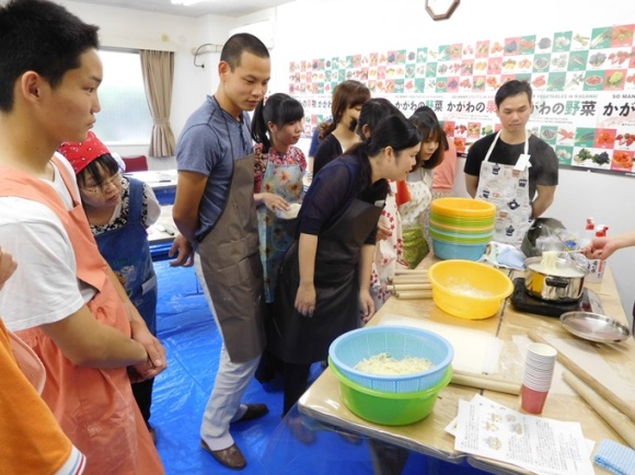 写真３：今津浜さぬきうどん教室（茹で方）