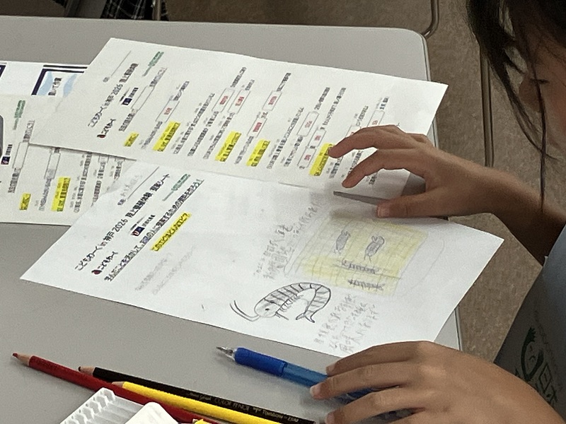 子どもたちが作成した、陸上養殖のエビの魅力を紹介する提案書